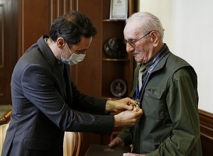 Քաղաքապետը Աղվան Չատինյանին հանձնել է Երևանի պատվավոր քաղաքացու կոչումը  