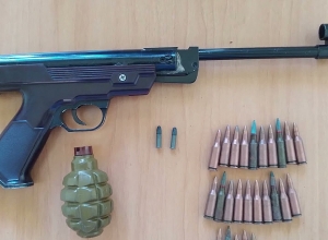 Ոստիկանության բաժիններում քաղաքացիները կամավոր հանձնել են  ապօրինի ինքնաձիգներ և այլ հրազեններ