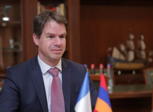 Մենք խաղաղ էինք մեր լեռների պես, դուք հողմերի պես խուժեցիք վայրագ. Ֆրանսիայի դեսպանի գրառումը