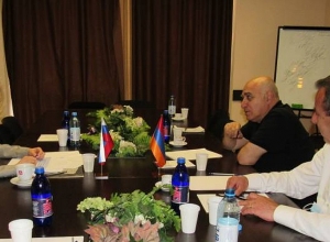 Արսեն Ղազարյանը ՀՀ-ում ՌԴ առևտրային ներկայացուցչի հետ քննարկել է տնտեսական հարաբերությունների խորացման hնարավորությունները