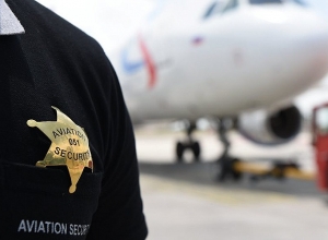 Օդանավակայանում հայտնաբերվել է ոսկյա իրերով և գումարով պայուսակ