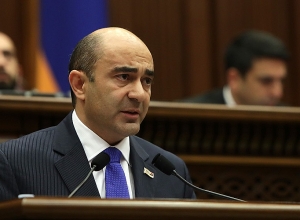 Учитывая дальнейшее обострение ситуации, требуем созыва внеочередного заседания Совета безопасности РА: Марукян