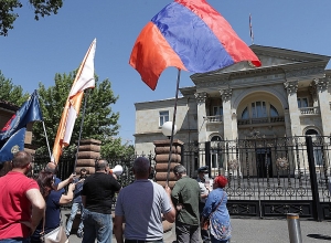 Նախագահից պահանջում են հեռացնել Փաշինյանին