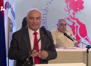 Չպետք է թույլ տալ, որ ժամանակավոր պաշտոնակատարը ստորագրություն դնի. Արամ Սարգսյան