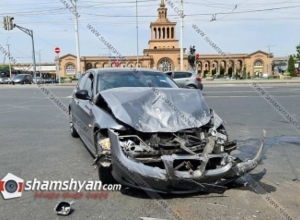 Բախվել են BMW-ն ու 75  համարի երթուղային տաքսին. shamshyan.com