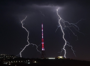 Շանթահարված Երեւանը․ ֆոտոշարք