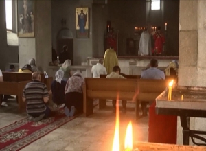 80 армянских паломников в сопровождении российских миротворцев посетили монастырский комплекс Амарас: МО РФ