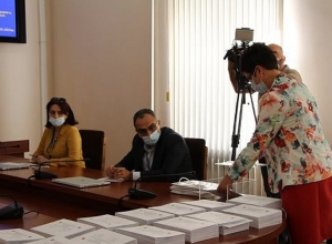 Եթե ընտրողը հրաժարվում է հեռացնել դիմակը, ապա անձնագիրը  չի ներմուծվում տեխնիկական սարքավորման մեջ․ ԿԸՀ