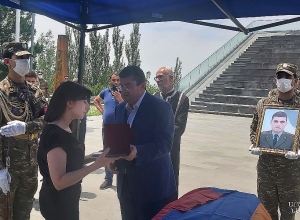 Արցախի նախագահը Եռաբլուրում մասնակցել է Արցախի հերոս Դավիթ Առուշանյանի հուղարկավորությանը