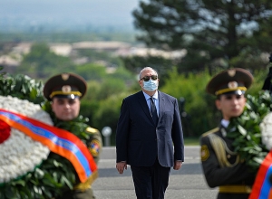 Արմեն Սարգսյանն այցելել է Սարդարապատի հուշահամալիր