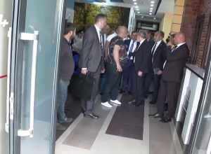 Никол Пашинян в офисе партии Гражданский договор в Канакер-Зейтуне