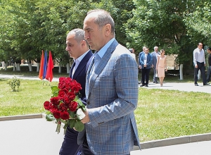 Ռոբերտ Քոչարյանը ևս Վանաձորում ծաղիկներ խոնարհեց Ղարաքիլիսայի ճակատամարտի հուշահամալիրին