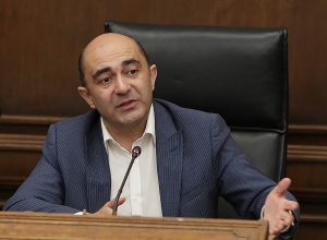 Ադրբեջանի նախագահը այսօր կրկին զգուշացրեց մեզ, որ հանկարծ, ինչպես ժողովուրդն է ասում, «արխային չընկնենք»․ Էդմոն Մարուքյան 