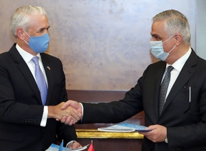 Մհեր Գրիգորյանը և ՀՀ-ում ՄԱԿ-ի մշտական համակարգող Շոմբի Շարփը փաստաթուղթ են ստորագրել