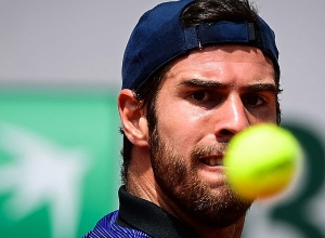 Կարեն Խաչանովը երկու անգամ չպահպանեց առավելությունը և դուրս մնաց Ռոլան Գարոսից