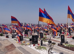 ՀԲԸՄ-ն Եռաբլուրում հարգանքի տուրք է մատուցել նահատակված հերոսների հիշատակին