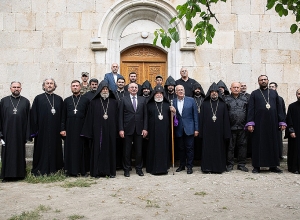 Ամենայն Հայոց Կաթողիկոսը Արցախ է տարել Սուրբ Գրիգոր Լուսավորչի մասունքները