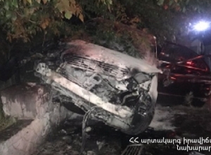 Աբովյանում մեքենան բախվել է էլեկտրասյանը․ կա վիրավոր