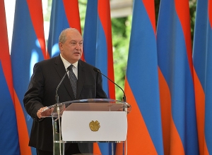 Не углублять кризис, не переходить границы морали, не поддаваться нечестным пропагандистским технологиям: призыв Армена Саркисяна