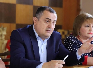 Կարեն Գիլոյանը սամբոյի գորգ և ծանրաձողեր է խոստացել գյումրեցիներին