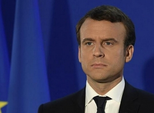 Еще вчера Шарль Азнавур был с нами, пел о наших печалях и мечтах: запись Эммануэля Макрона на армянском языке