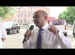 «Ղարաբաղ» գոռալով՝ մարդիկ դարձել են միլիարդատեր․ Մարուքյանն՝ Աշտարակում