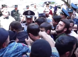 МСА АРФД проводит акцию напротив правительства: полиция начала задержания