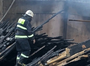 Հրդեհ է բռնկվել Երևանի Պարույր Սևակի փողոցում՝ նորակառույց շենքի շինհրապարակում