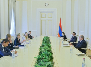 Նախագահ Արմեն Սարգսյանն ընդունել է ԵԱՀԿ խորհրդարանական վեհաժողովի պատվիրակությանը