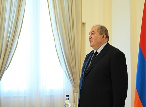 Отдельные положения действующей Конституции не предусматривают наилучших решений: послание президента