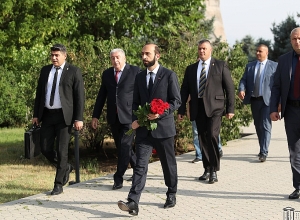 Արարատ Միրզոյանը գնացել է Եռաբլուր, նոր մասնակցել քվեարկությանը