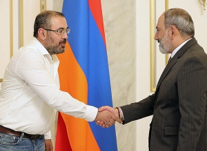 Никол Пашинян встретился с Суреном Саакяном