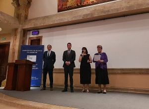 Ժոնաթան Լաքոտը Արժանիքի ազգային շքանշան հանձնեց Սյուզան Ղարամյանին