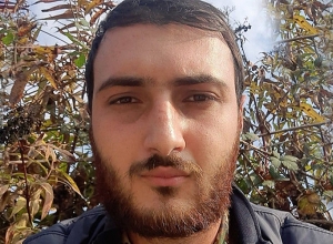 Գերեվարված Մելս Ամբարդարյանի եղբայրը դադարեցնում է նստացույցը