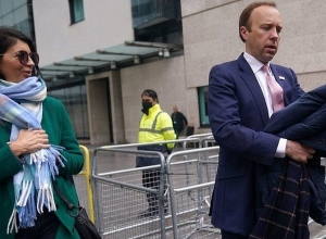 Նախարարը հրաժարական է տվել սոցիալական հեռավորությունը չպահելու համար