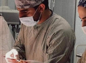 Կլինիկական օրդինատորի առաջարկած լուծուման շնորհիվ զինծառայողի ձեռքը փրկել են անդամահատումից ​