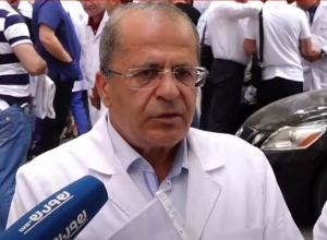 Ի աջակցություն Արմեն Չարչյանի բժիշկները ակցիա են իրականացնում ՀՔԾ-ի դիմաց