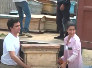 Լավագույն մեղրի համբավ ունեցող Շուշիի շրջանի Մեծ շեն գյուղը մեղվափեթակներ է նվեր ստացել