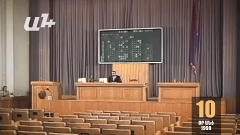 Календарь выборов. 10 дней спустя: Пустому залу новых успехов в политике желает вице-председатель парламента Юрий Бахшян