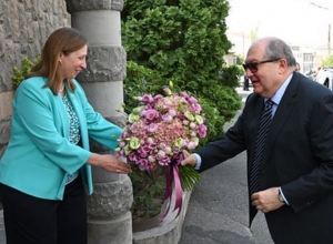 Президент посетил посла США Лин Трейси