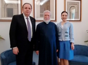 Արամ Ա կաթողիկոսը այցելել է Հայաստանի դեսպանատուն