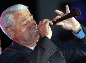 В Лос-Анджелесе прощаются с именитым дудукистом Дживаном Гаспаряном