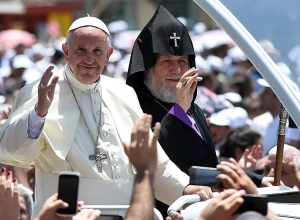 Католикос пожелал Папе Франциску выздоровления