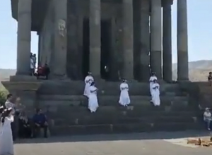 Վարդավառ միջազգային փառատոնը Գառնիում