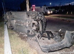 Ավտոմեքենան բախվել է երկաթգծի արգելապատնեշին․ կա զոհ ու վիրավոր