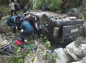 Ախթալայում «Օպել»-ը գլորվել է ձորը. վարորդը տեղում մահացել է (լուսանկարներ)