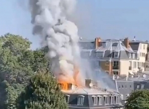 Հրդեհ է բռնկվել Ֆրանսիայի վարչապետի նստավայրի մոտակայքում