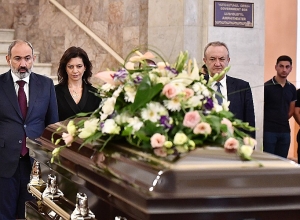 Նիկոլ Փաշինյանը մասնակցել է Ջիվան Գասպարյանի վերջին հրաժեշտի արարողությանը