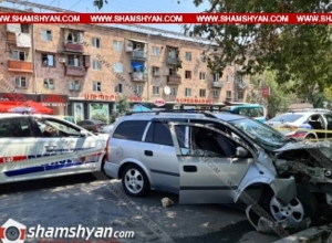 Միմյանց հետ բախվելուց հետո մեքենաներից մեկը վրաերթի է ենթարկել 3 մարդու․ shamshyan.com