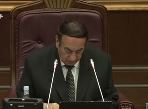 Блок «Армения» стоя проаплодировал только тогда, когда были озвучены имена арестованных депутатов